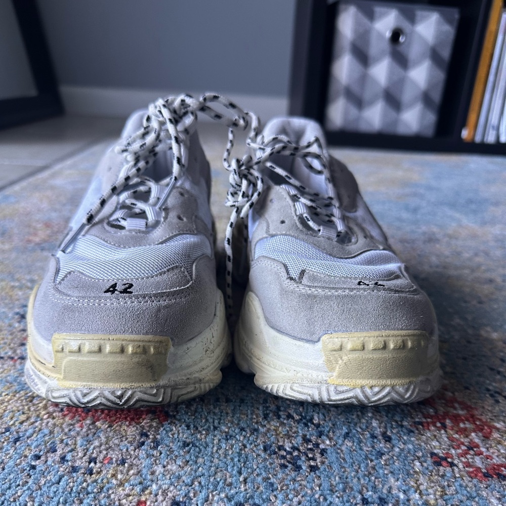 Shoes - Picture 3 of 4